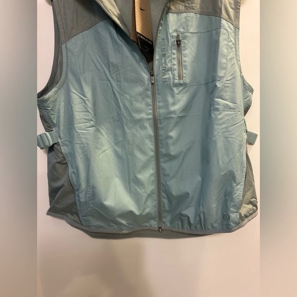 NWT Nike Women’s Repel Trail Running Vest in Mica Mint Green - Picture 4 of 14